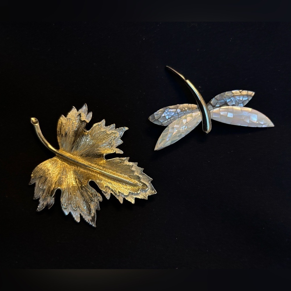 ABALONE MOTHER OF PEARL DRAGONFLY & GOLD MAPLE LEAF VINTAGE SARAH COVENTRY SET - Picture 4 of 5
